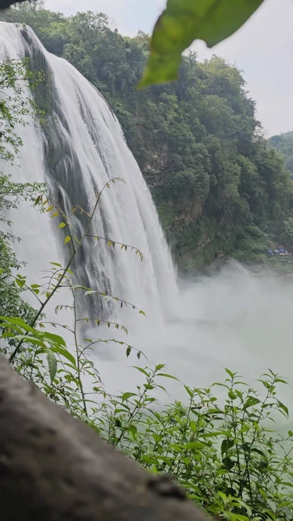 \"น้ำตกหวงกั่วซู่\" ใหญ่ที่สุดในจีน \"มณฑลกุ้ยโจว\" ยิ่งชมยิ่งสวย