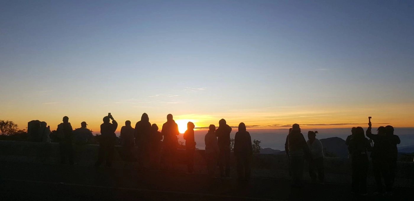 "ดอยอินทนนท์" หนาวจัด อุณหภูมิลดฮวบเหลือ 7 องศาฯ