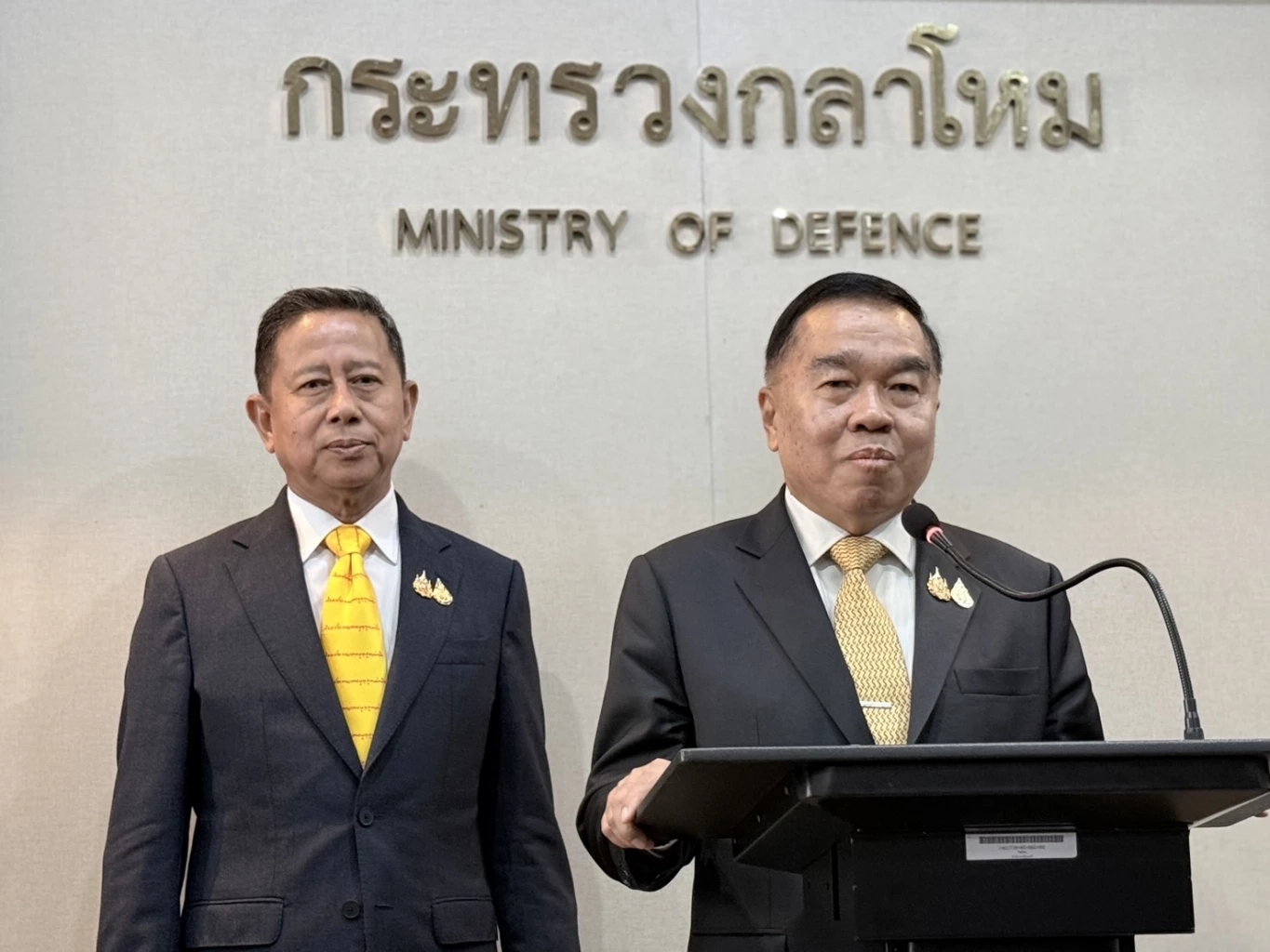 พลเอก ณัฐพล นาคพาณิชย์ รัฐมนตรีว่าการกระทรวงกลาโหม