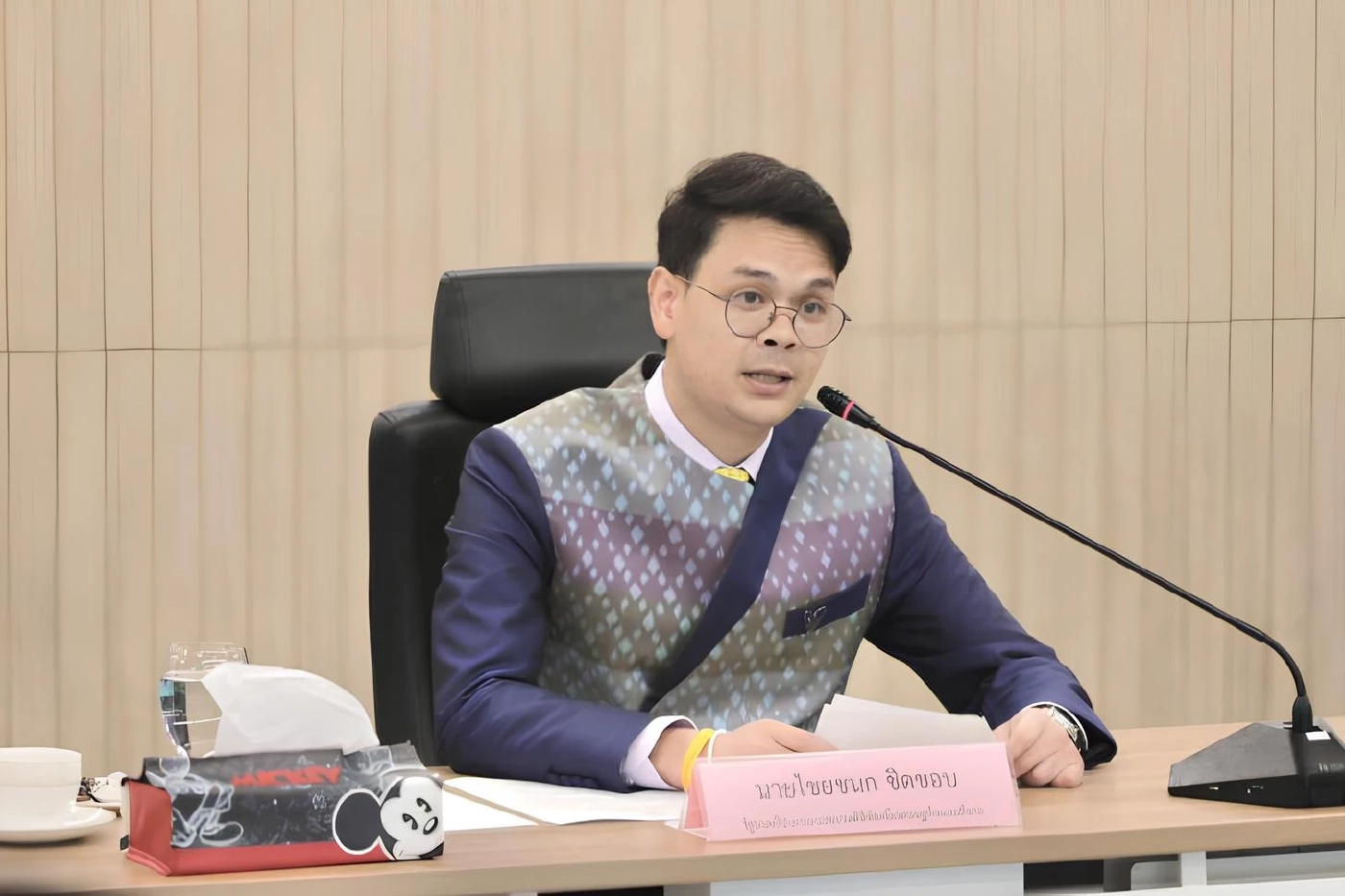 นายไชยชนก ชิดชอบ รมว.ดีอี