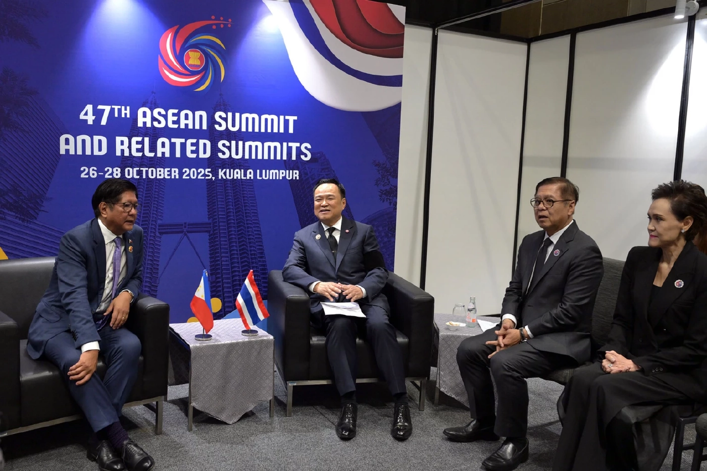 "ปธน.ฟิลิปปินส์" ถวายความอาลัยแด่ "สมเด็จพระพันปีหลวง" เสด็จสวรรคต