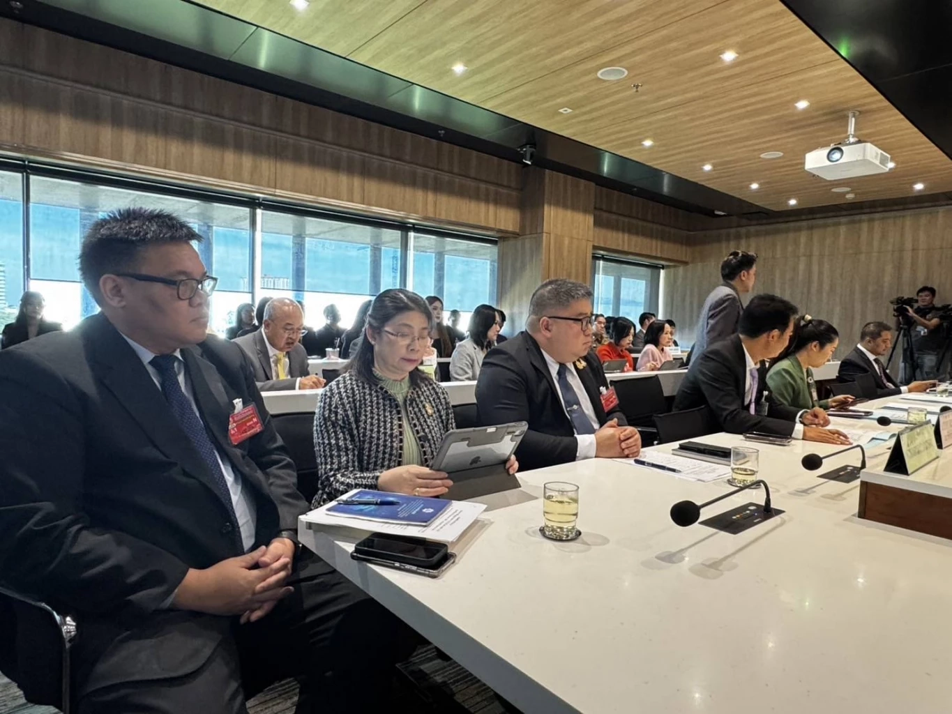 "โรม" ประชุม "กมธ.มั่นคงฯ" ห่วง เงิน 40 ล้านติดสินบน รมต.ดีอีฯ อาจโยงกลุ่มสแกมเมอร์