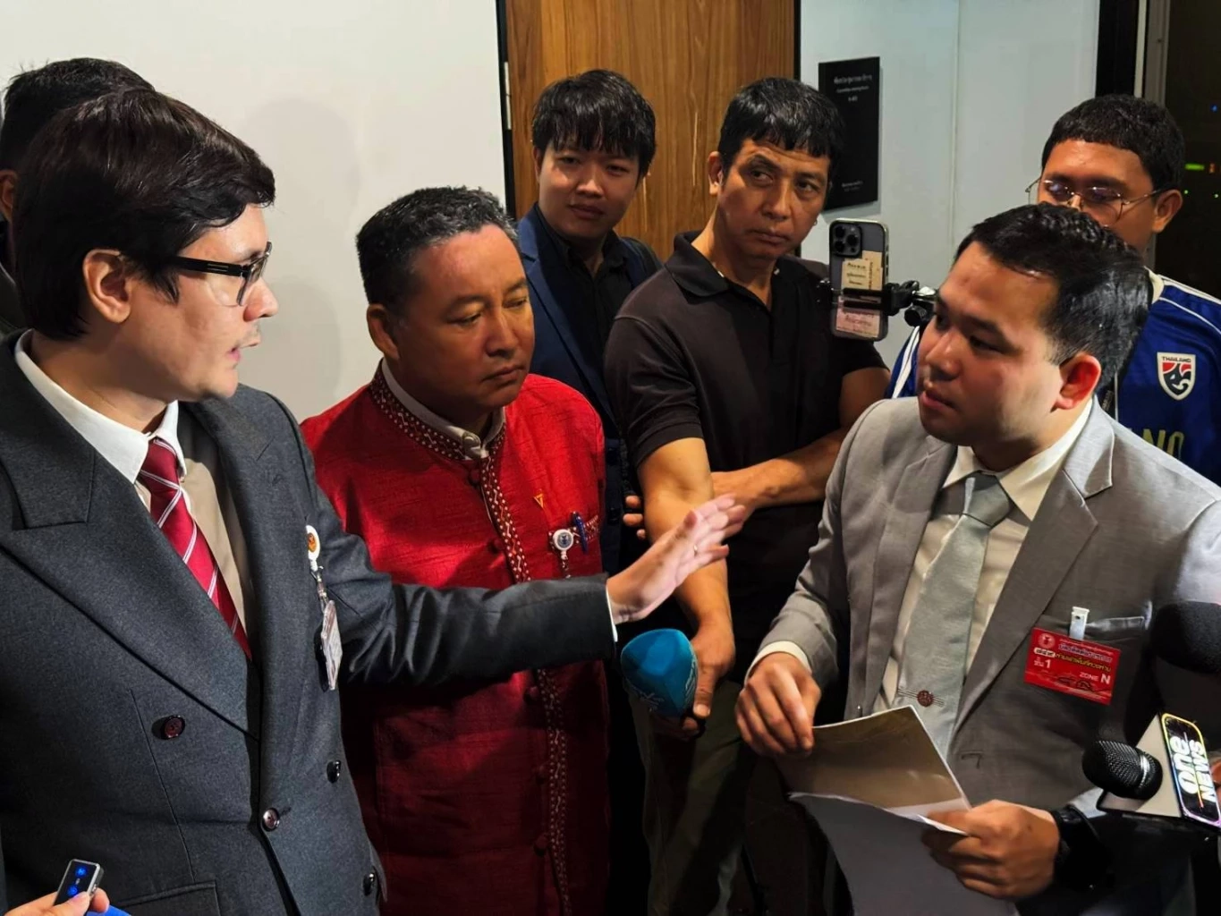 \"ธนดล\" ยัน รู้ทุกเรื่องความสัมพันธ์ \"เบน สมิธ-ธรรมนัส\" ท้า \"โรม\" หากมีหลักฐานไปแจ้งความ