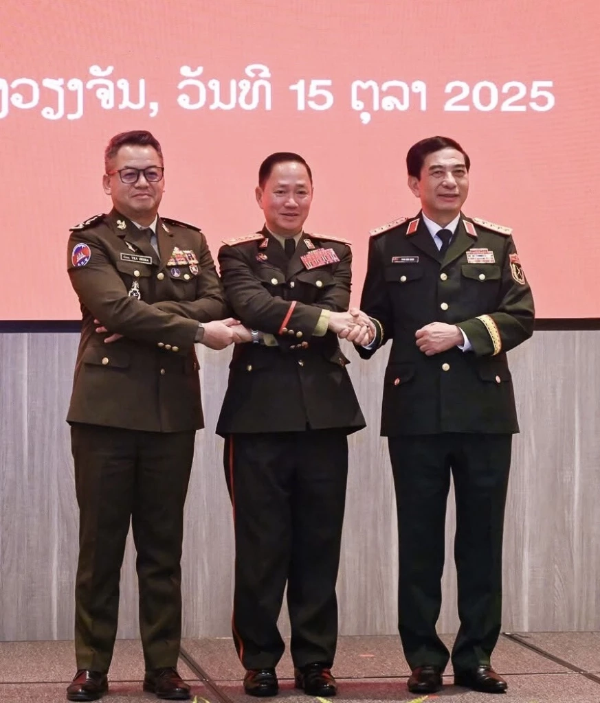 พล.อ.เตีย เซ็ยฮา ร่วมประชุมกับกองทัพลาว และเวียดนาม