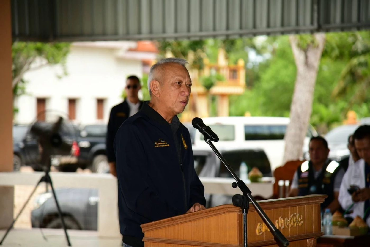 นายพิพัฒน์ รัชกิจประการ รองนายกรัฐมนตรี และรัฐมนตรีว่าการกระทรวงคมนาคม