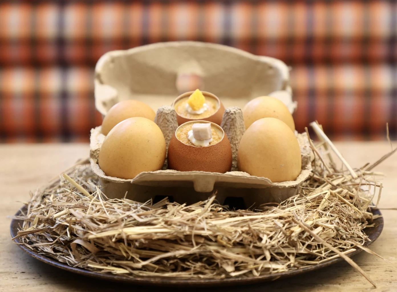 KAO NOM (ข้าวนม) ร้านขนมไทยร่วมสมัย ฝีมือ "เชฟเดช" คิ้วคชา