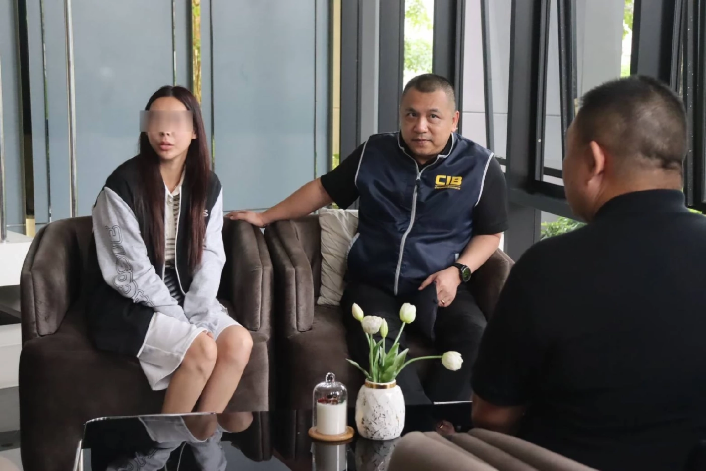 ตัดท่อเงินเทา เจ้าพ่อภาคใต้ ค้น 10 จุด ปิดเมืองหาดใหญ่ ทลายเครือข่ายเว็บพนัน "วัวชน-ไก่ชน"