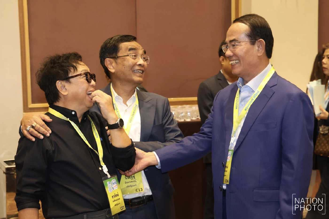 “อภิสิทธิ์” คัมแบ็ก ปชป.นั่งหัวหน้าพรรคสีฟ้าคนที่ 10 ไร้คู่แข่ง