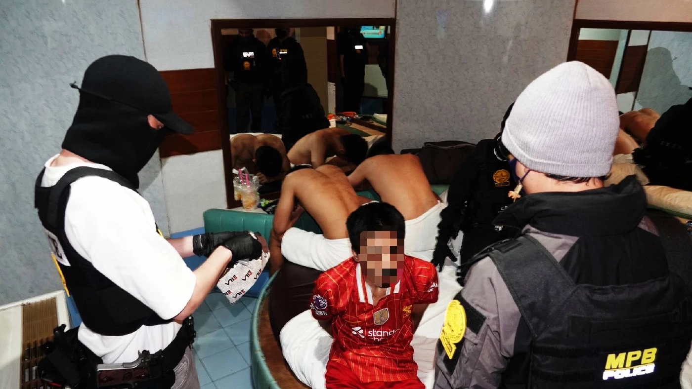 เปิดคลิป! \"หมอกอล์ฟ\" บริการเดลิเวอรี่ ส่งด่วนฉีดยาเสพติดให้ลูกค้าถึงเตียง