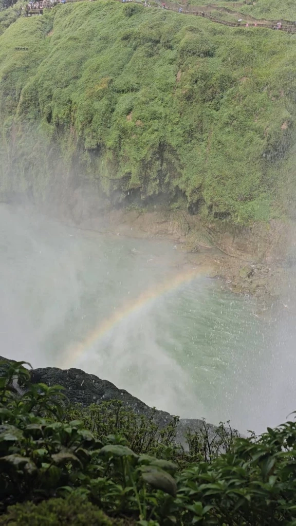 \"น้ำตกหวงกั่วซู่\" ใหญ่ที่สุดในจีน \"มณฑลกุ้ยโจว\" ยิ่งชมยิ่งสวย