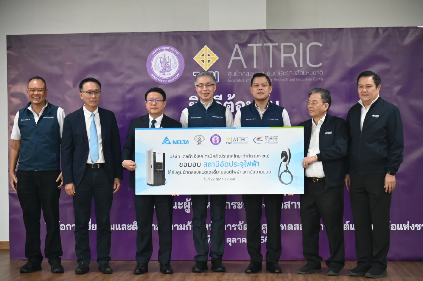 "ธนกร" พร้อมดันไทย "ก้าวสู่ฮับยานยนต์แห่งอนาคต" ตั้งเป้าดึงเม็ดเงินลงทุนกว่า 1,000 ล้านต่อปี