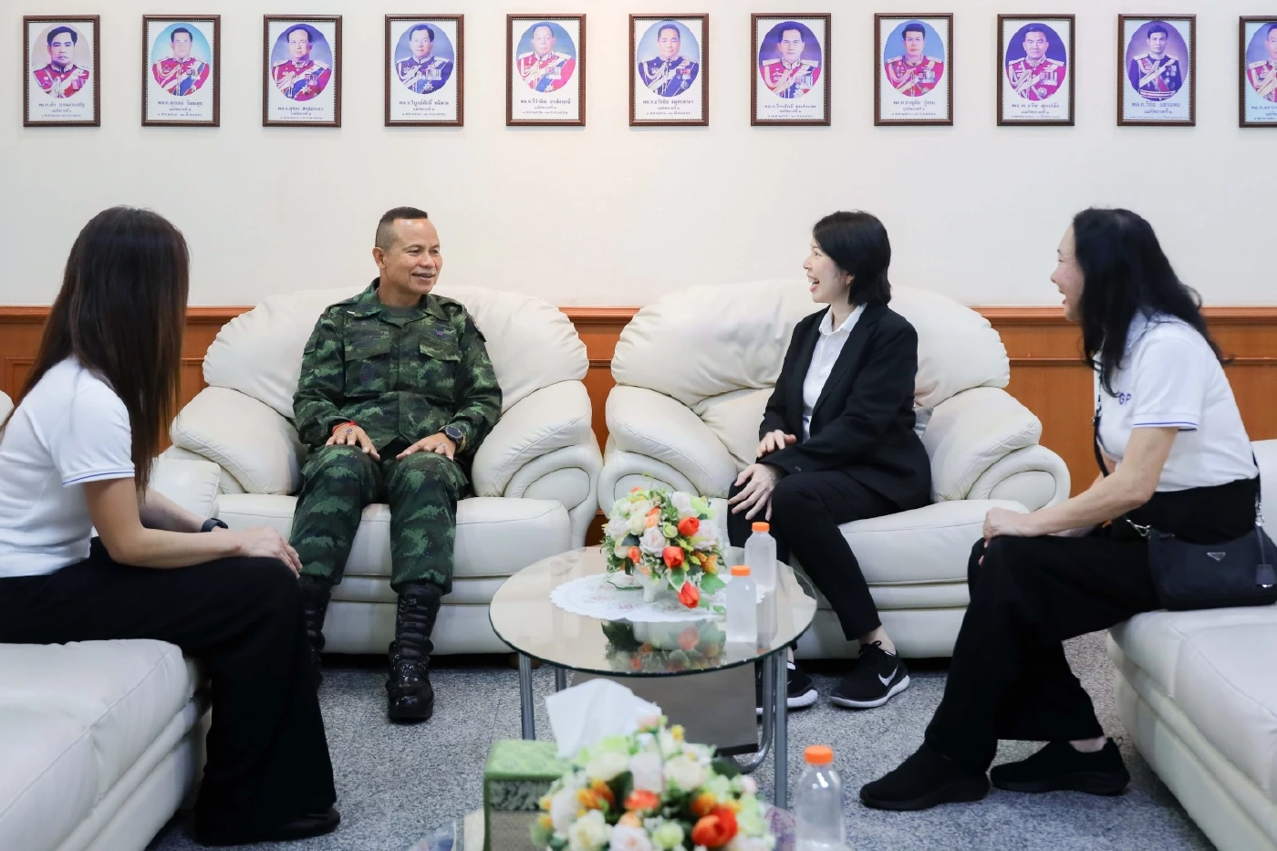 กบข. ปันน้ำใจ! มอบสิ่งของจำเป็นให้กองทัพภาค 2 ส่งใจไปชายแดนไทย-กัมพูชา