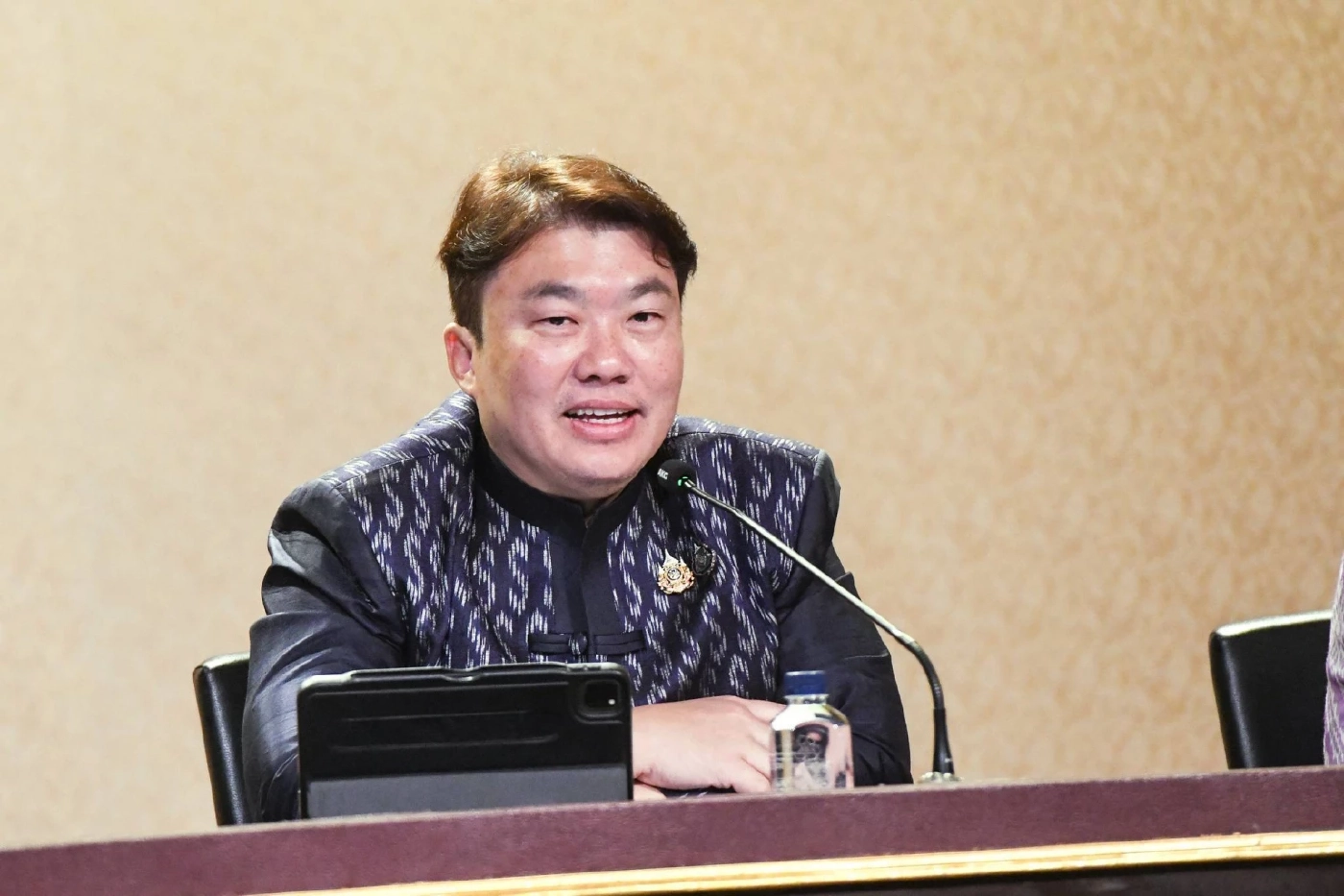 นายสิรพงศ์ อังคสกลเกียรติ โฆษกประจำสำนักนายกรัฐมนตรี