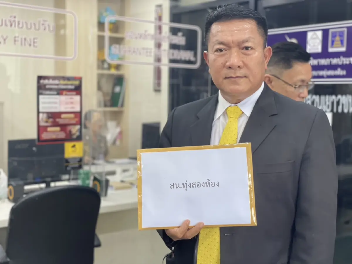 สว.สำรอง หอบหลักฐานขึ้นโรงพัก แจ้งจับ 7 กกต.เอาผิดคดีฮั้ว สว.