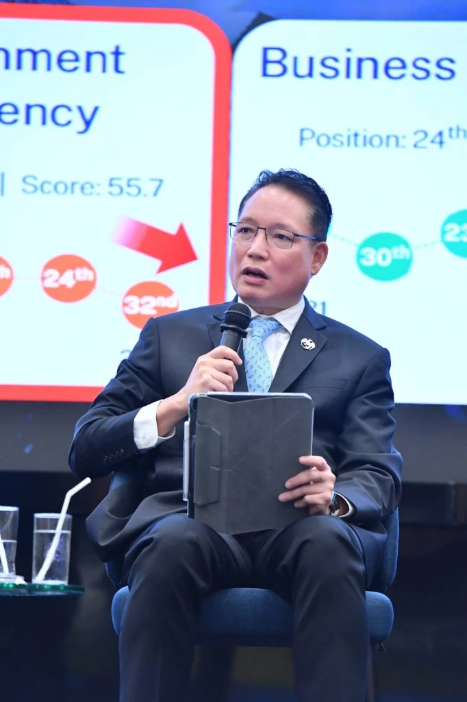 นายผยง ศรีวณิช ประธานสมาคมธนาคารไทย