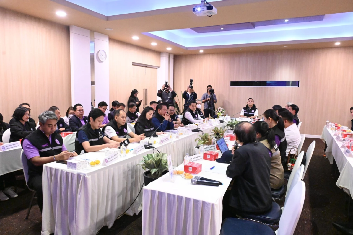 “ธนกร” ตรวจเข้มนิคมฯ บางปะอิน ย้ำบทเรียนน้ำท่วมปี 2554