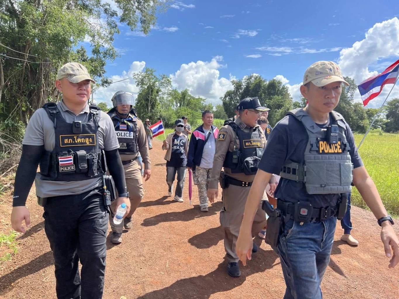 "บิ๊กดุลย์" ขอ "วีระ" อย่ากดดันทหาร รัฐบาลมีกลไกแก้ปัญหาอยู่แล้ว