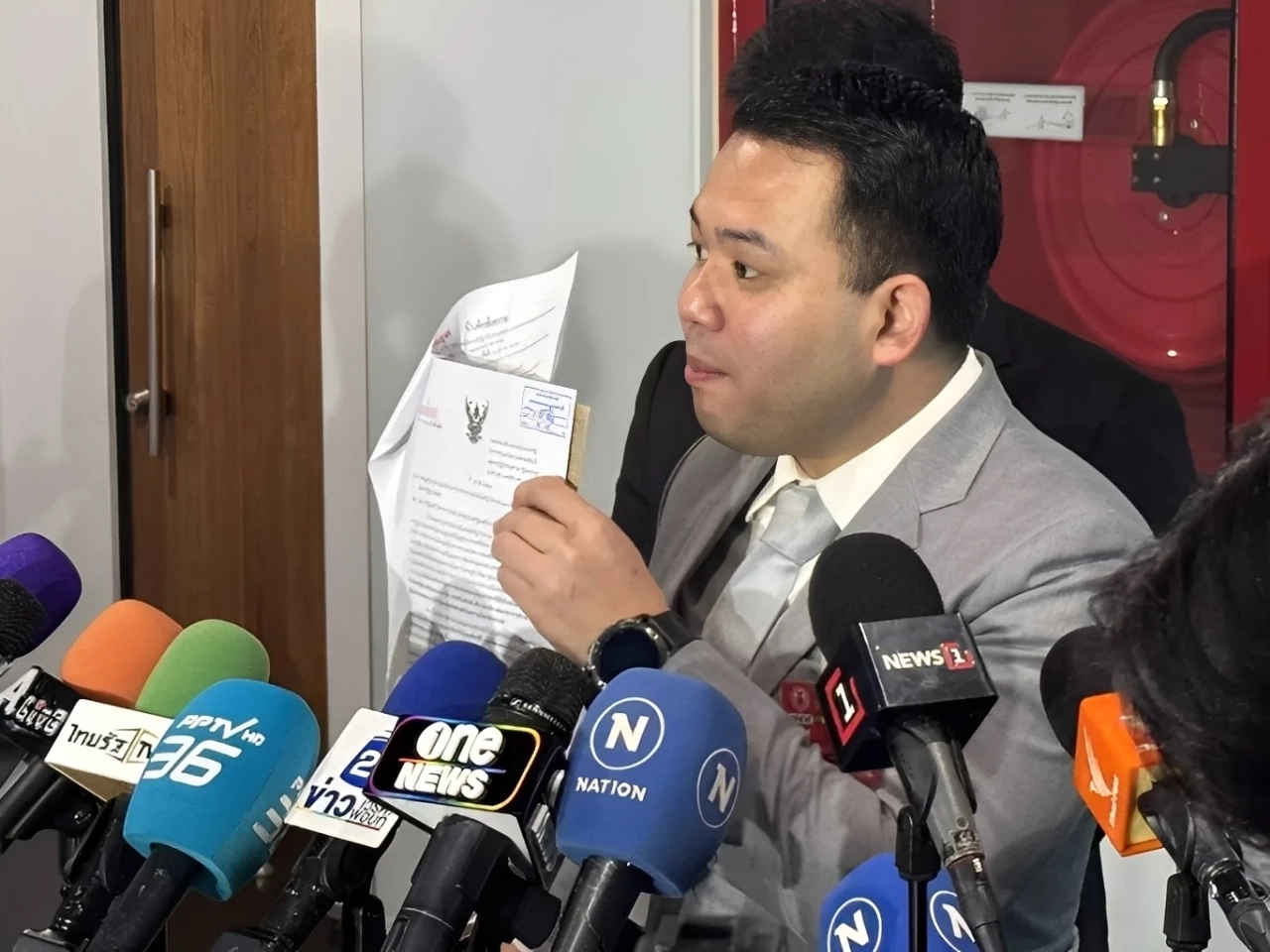 นายธนดล สุวัณณะฤทธิ์ ทีมทนายความของ เบน สมิธ 