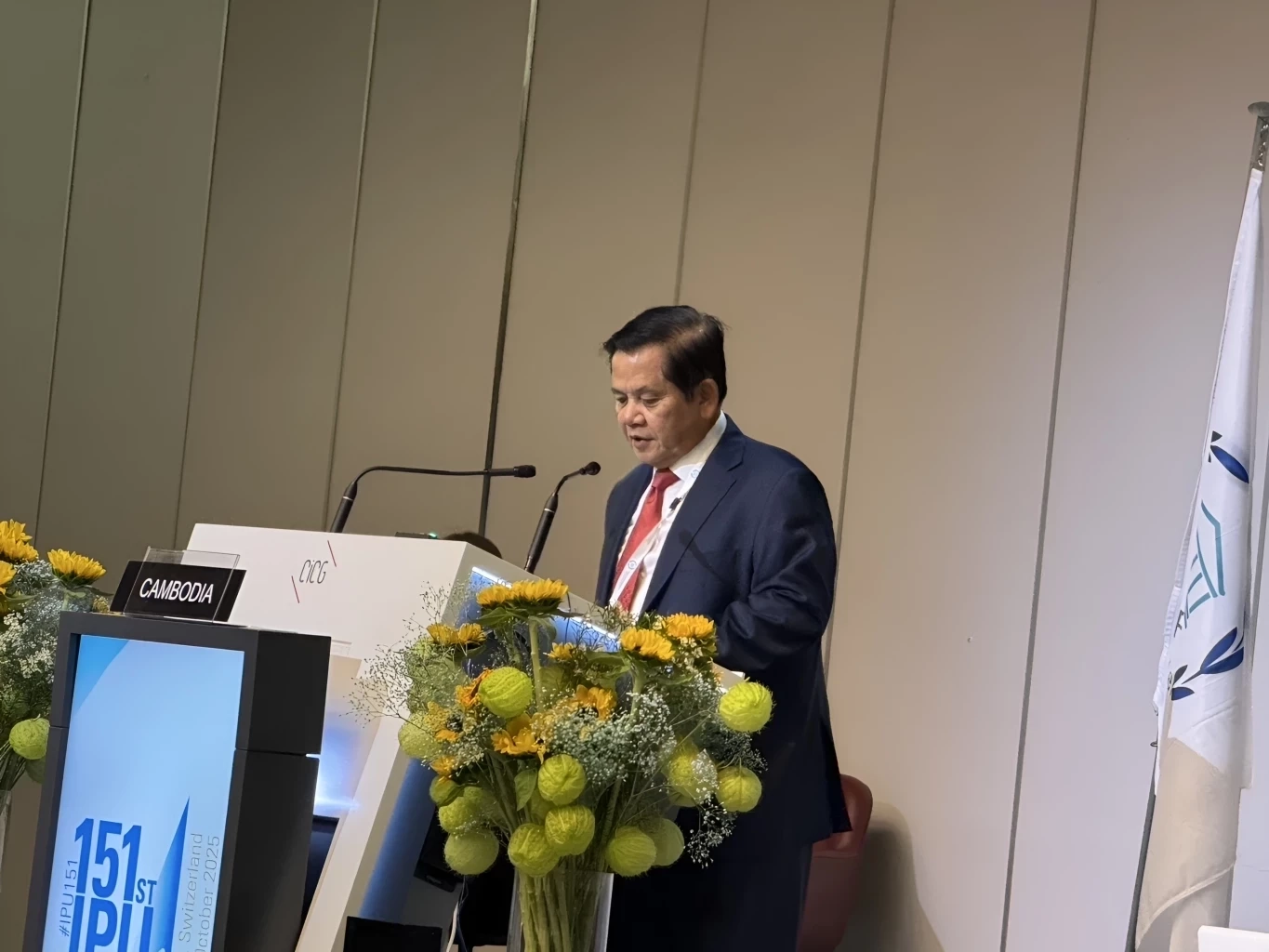 นายอุช โบฤทธิ์ รองประธานวุฒิสภากัมพูชา