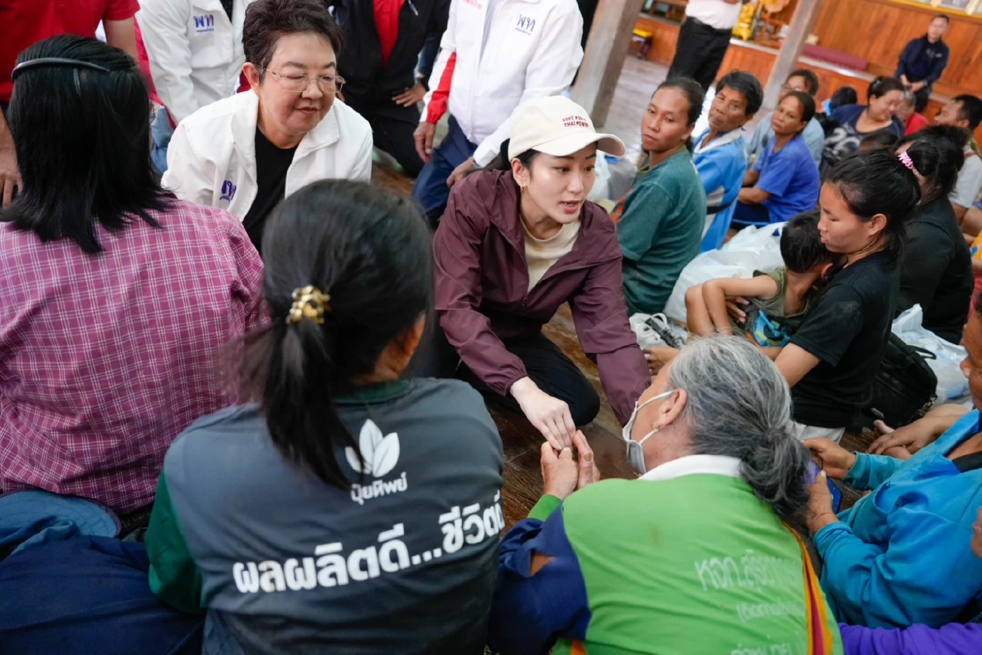 “แพทองธาร” นำทีมเพื่อไทยลงพื้นที่ช่วยน้ำท่วมอุตรดิตถ์