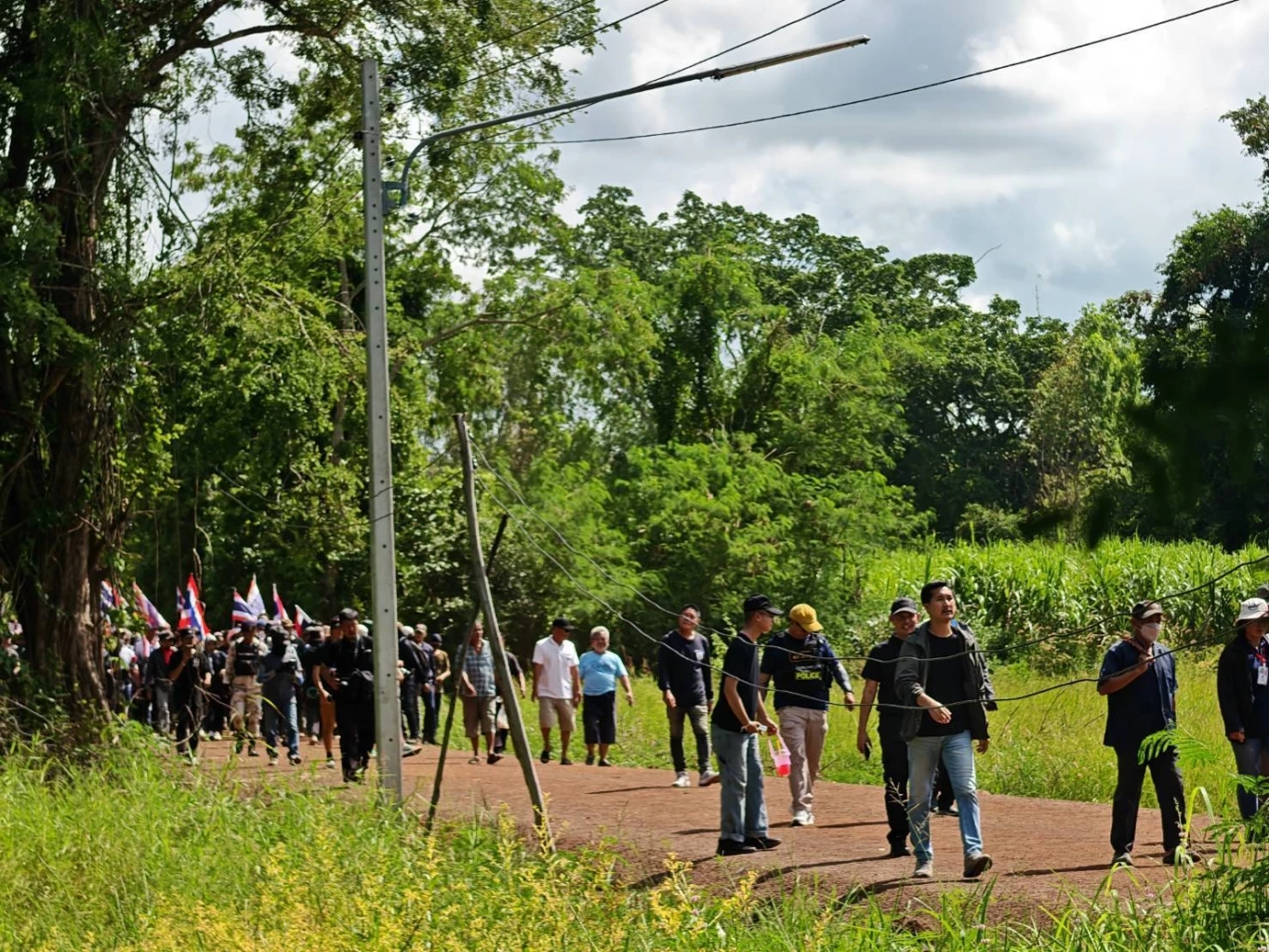 "บิ๊กดุลย์" ขอ "วีระ" อย่ากดดันทหาร รัฐบาลมีกลไกแก้ปัญหาอยู่แล้ว