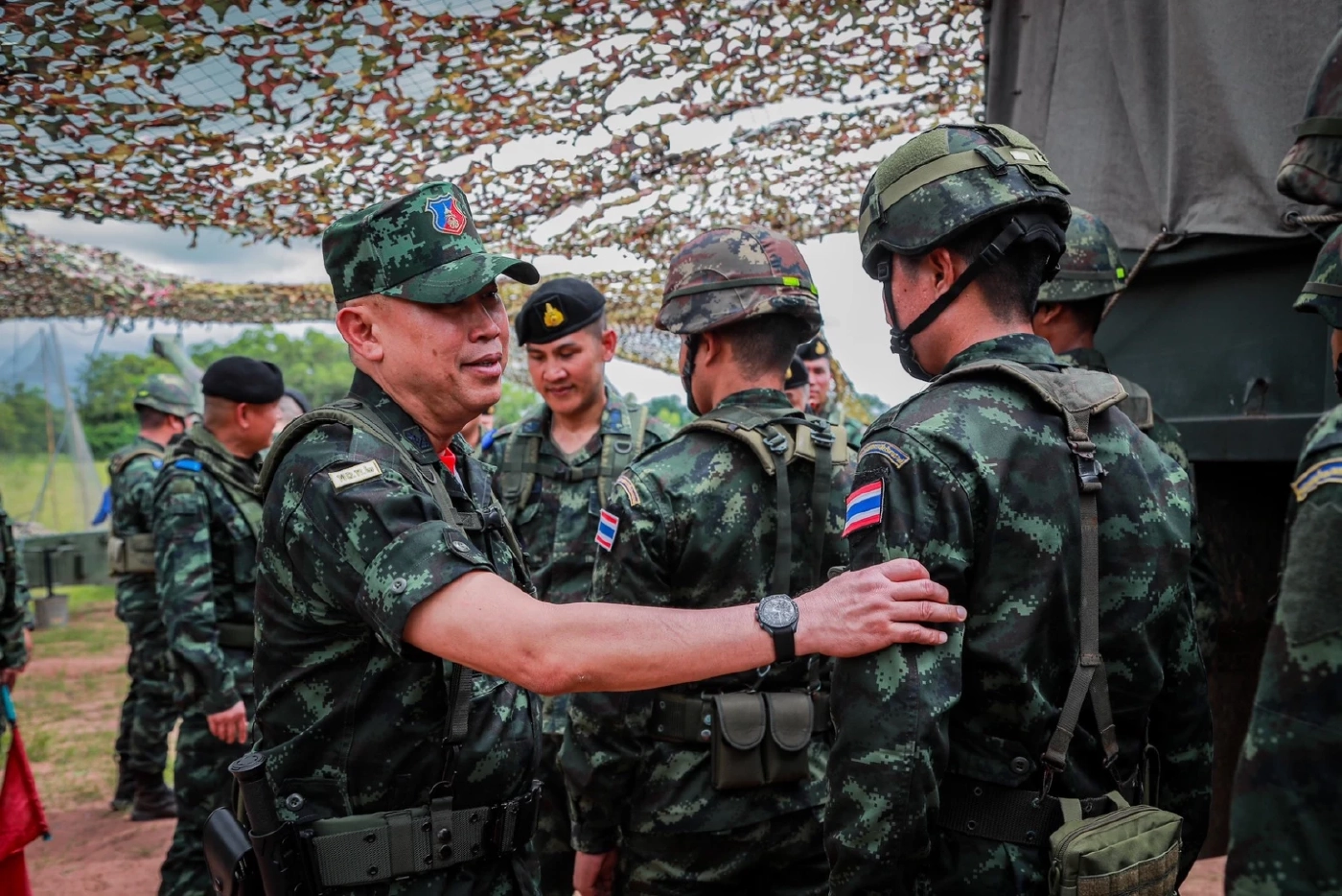 แม่ทัพ 1 ติดตามภารกิจเก็บกู้ทุ่นระเบิด พบรวม 4 วัน กู้แล้ว 7 ทุ่น