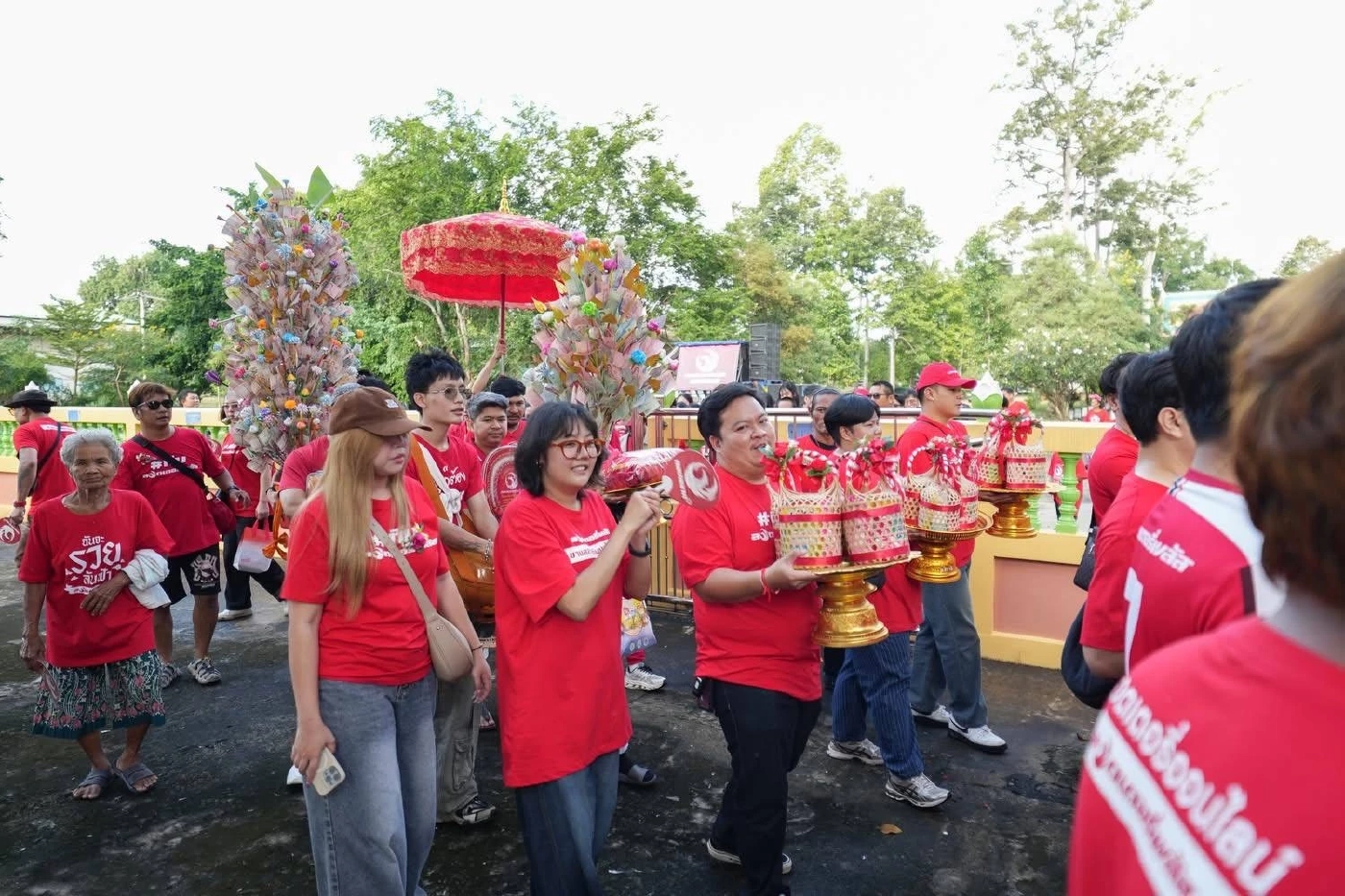 “ลอตเตอรี่พลัส” เจ้าภาพกฐินวัดตานาด อุทัยธานี อิ่มบุญถ้วนหน้า