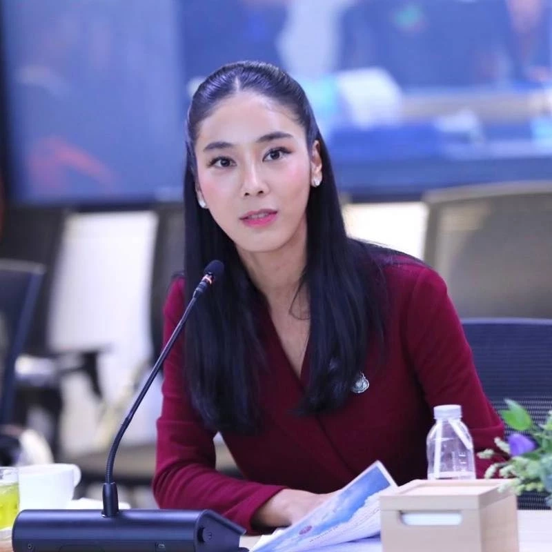 นางสาวสุชาดา ซาง แทนทรัพย์ เลขานุการรัฐมนตรีว่าการกระทรวงดิจิทัลเพื่อเศรษฐกิจและสังคม (ดีอี)