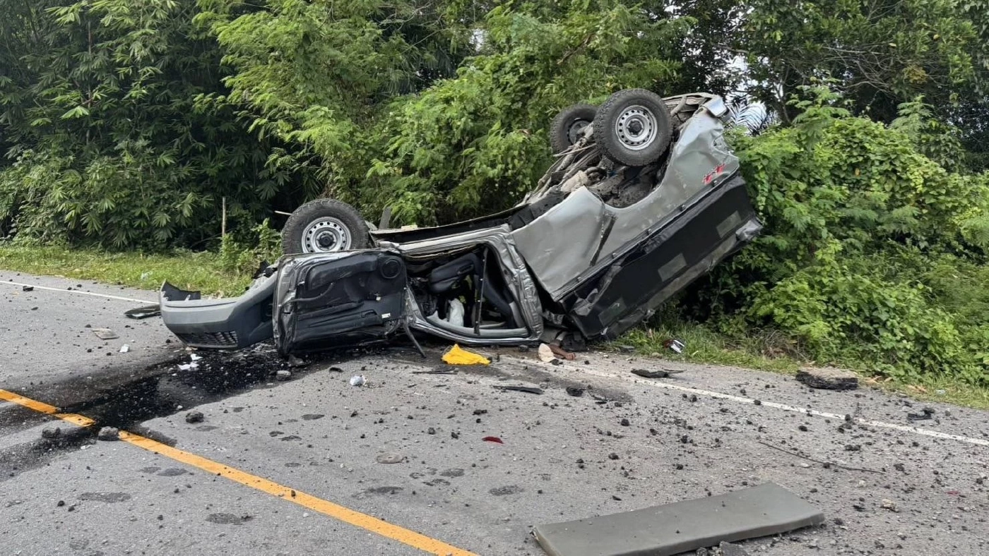 เหิมหนัก! คนร้ายดักวางระเบิดรถหุ้มเกราะลอยละลิ่ว 20 เมตร ดับ อส.