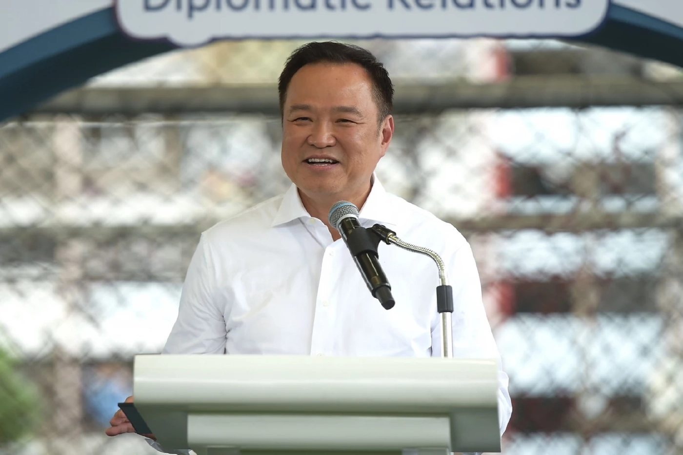 "ชูวิทย์" แนะ "อนุทิน" ปราบสแกมเมอร์ได้ คะแนนนิยมมาแน่ ปัดเปิดชื่อย่อ "7 นักการเมืองไทย"