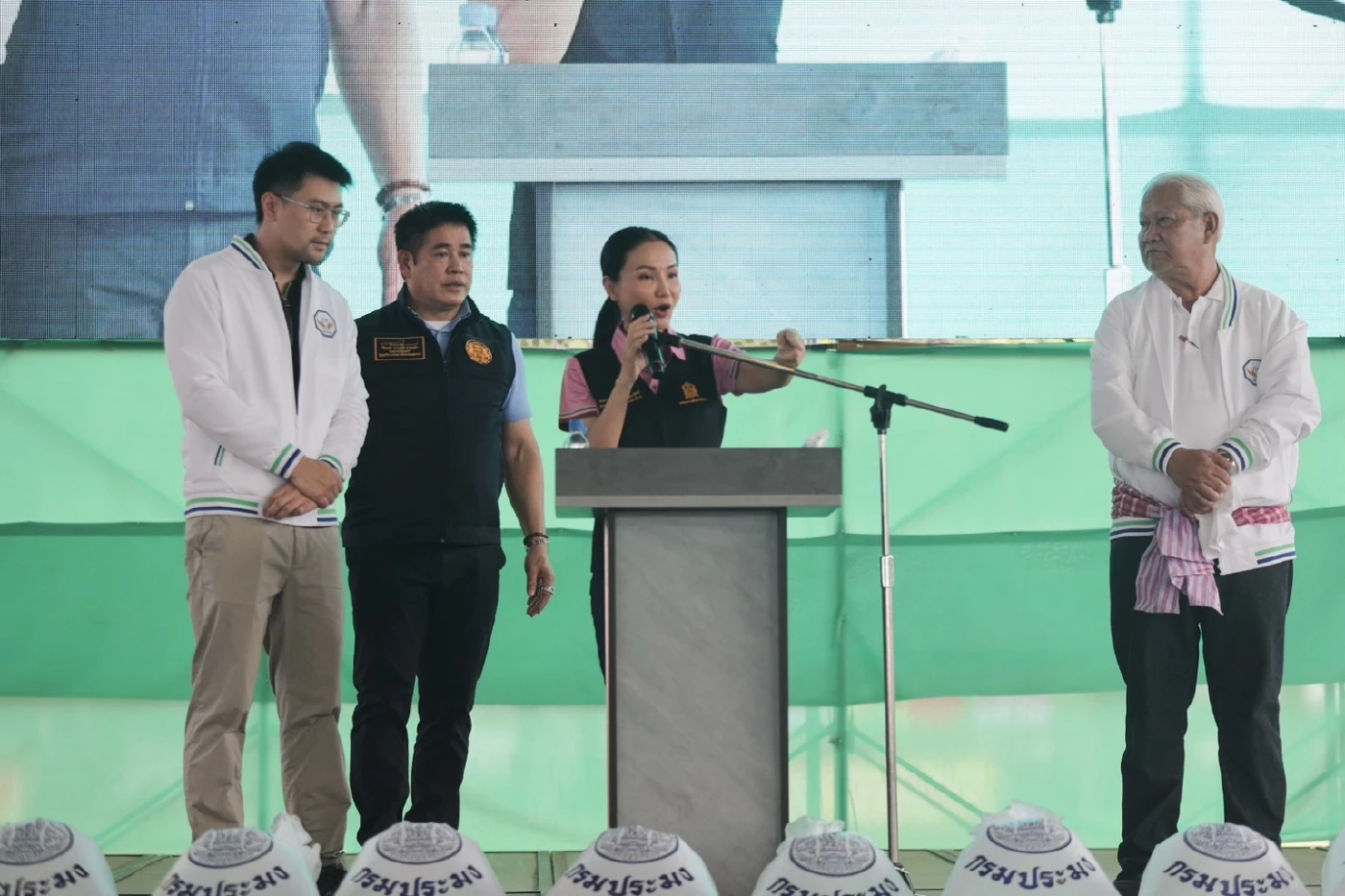 "กล้าธรรม" โชว์ศักดาขนทัพ "รองนายกฯ-รมว.ศธ." ลงพื้นที่ชัยภูมิ