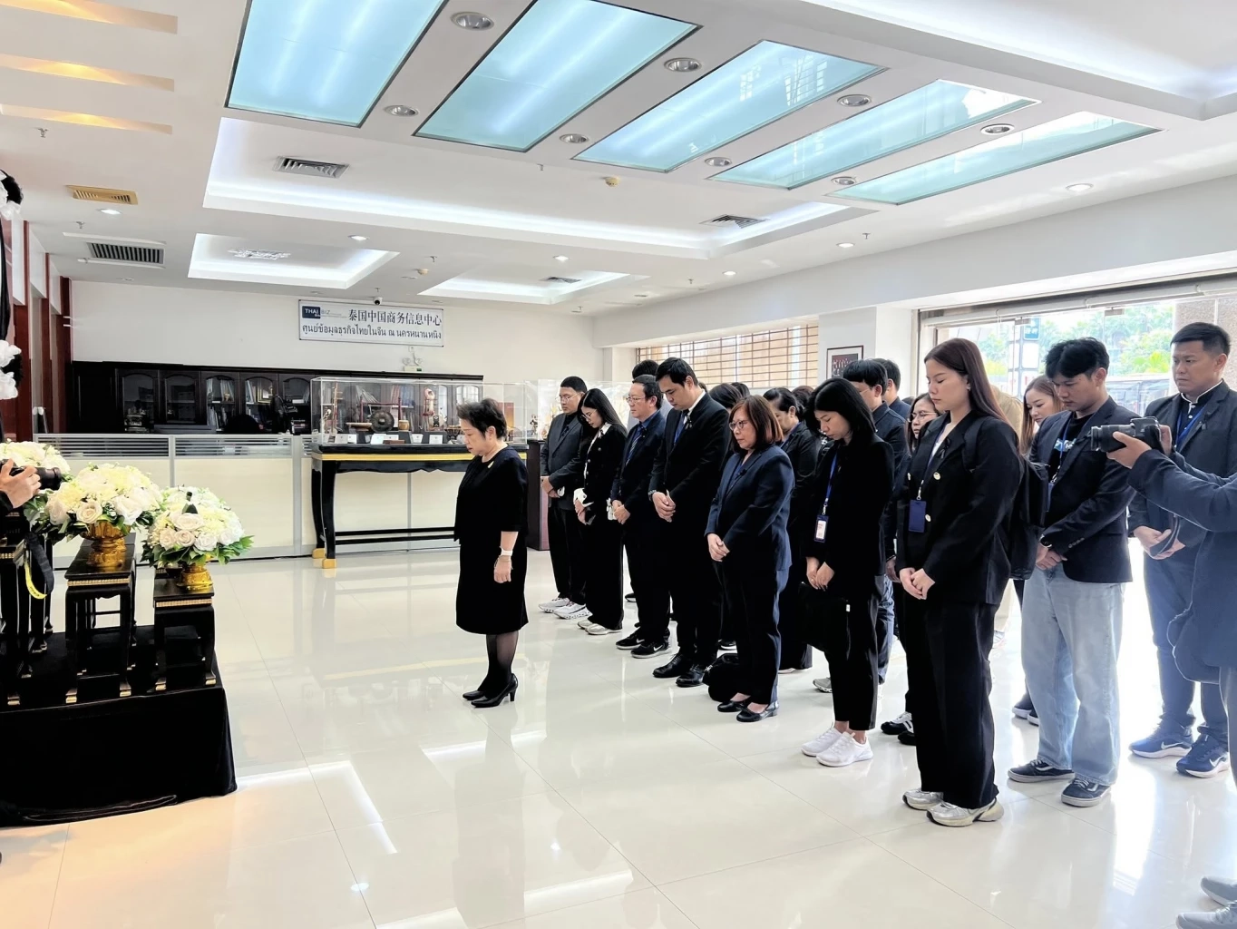 สถานทูตไทยทั่วโลก เปิดลงนามแสดงความอาลัย "พระพันปีหลวง" สวรรคต