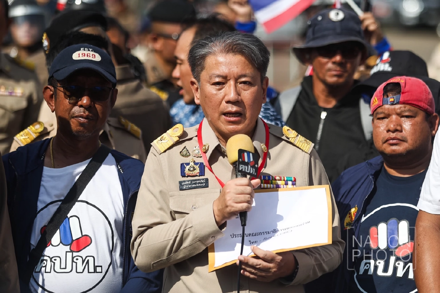 คปท. บุกยื่นหนังสือหน้าที่ประชุม JBC จ.จันทบุรี ร้องเลื่อนประชุม