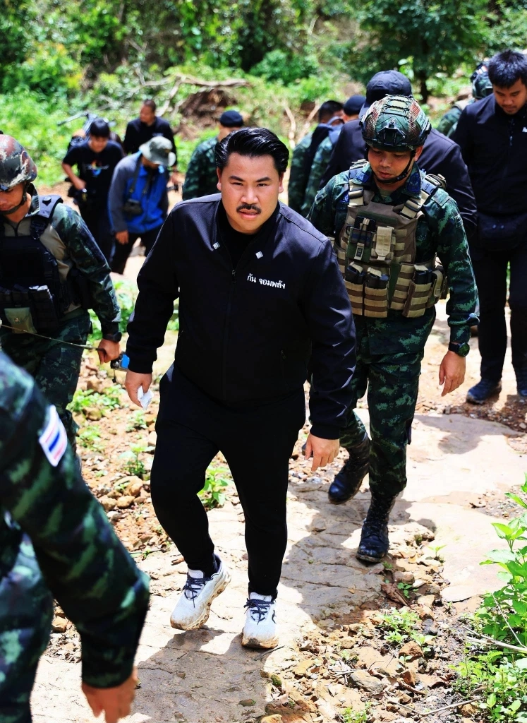 \"นายกฯอนุทิน\" ยอมใจ \"กัน จอมพลัง\" ชี้ \"ช่วยชายแดนมากกว่ารัฐ\"