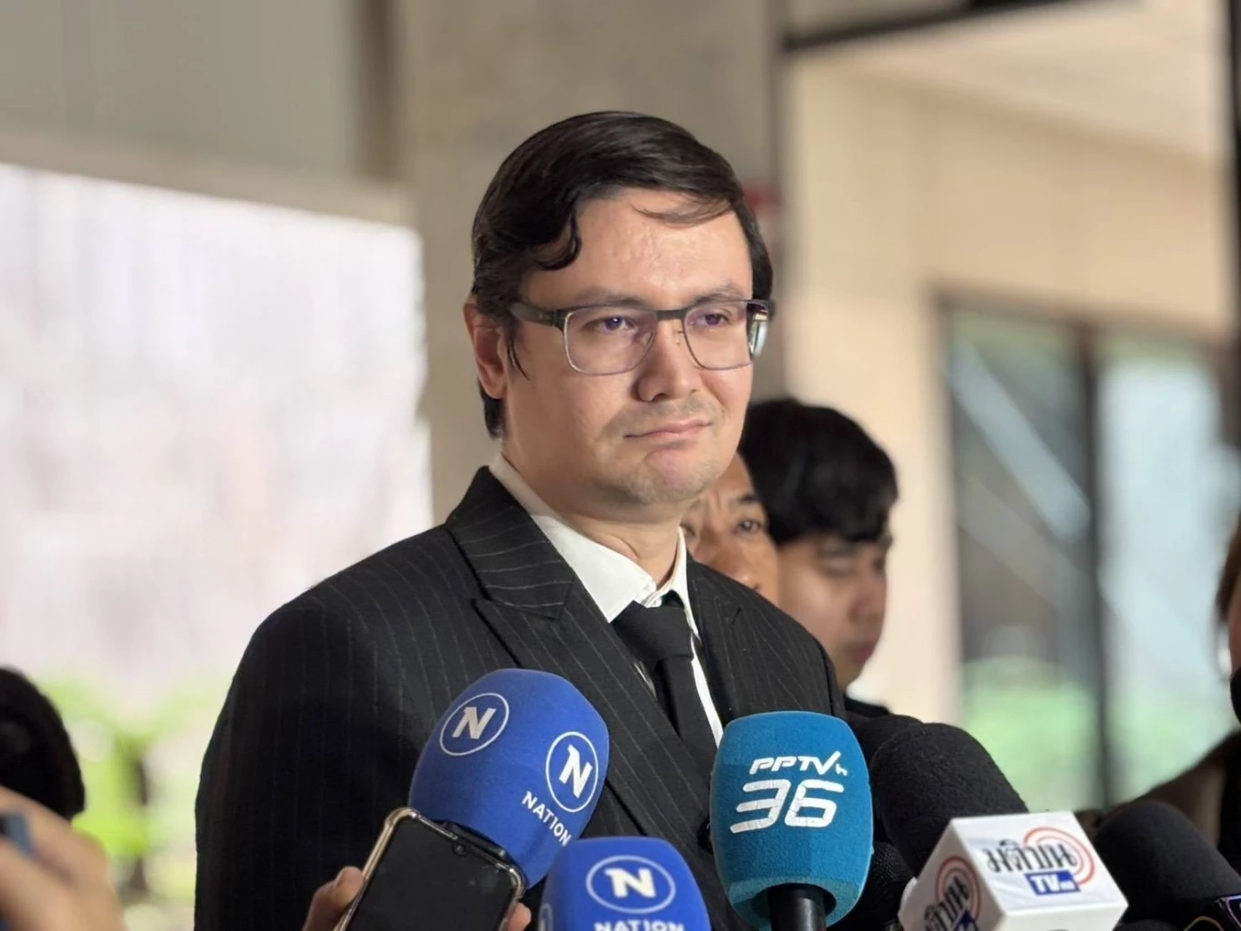 "โรม" แปลกใจทุกหน่วยรู้ นักการเมือง "ช." คือใคร แต่ไม่ทำอะไรเลย