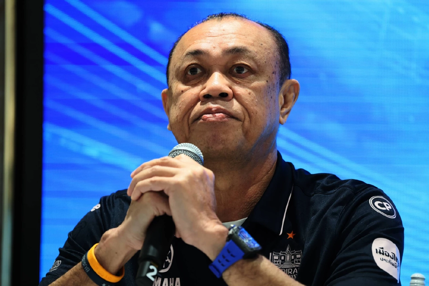 ซูเปอร์ดีลไม่ล้ม! \"นิพนธ์\" หม่ำข้าวมื้อดึก \"เนวิน\" นัดชมฟุตบอลนัดพิเศษ อบจ.สงขลา