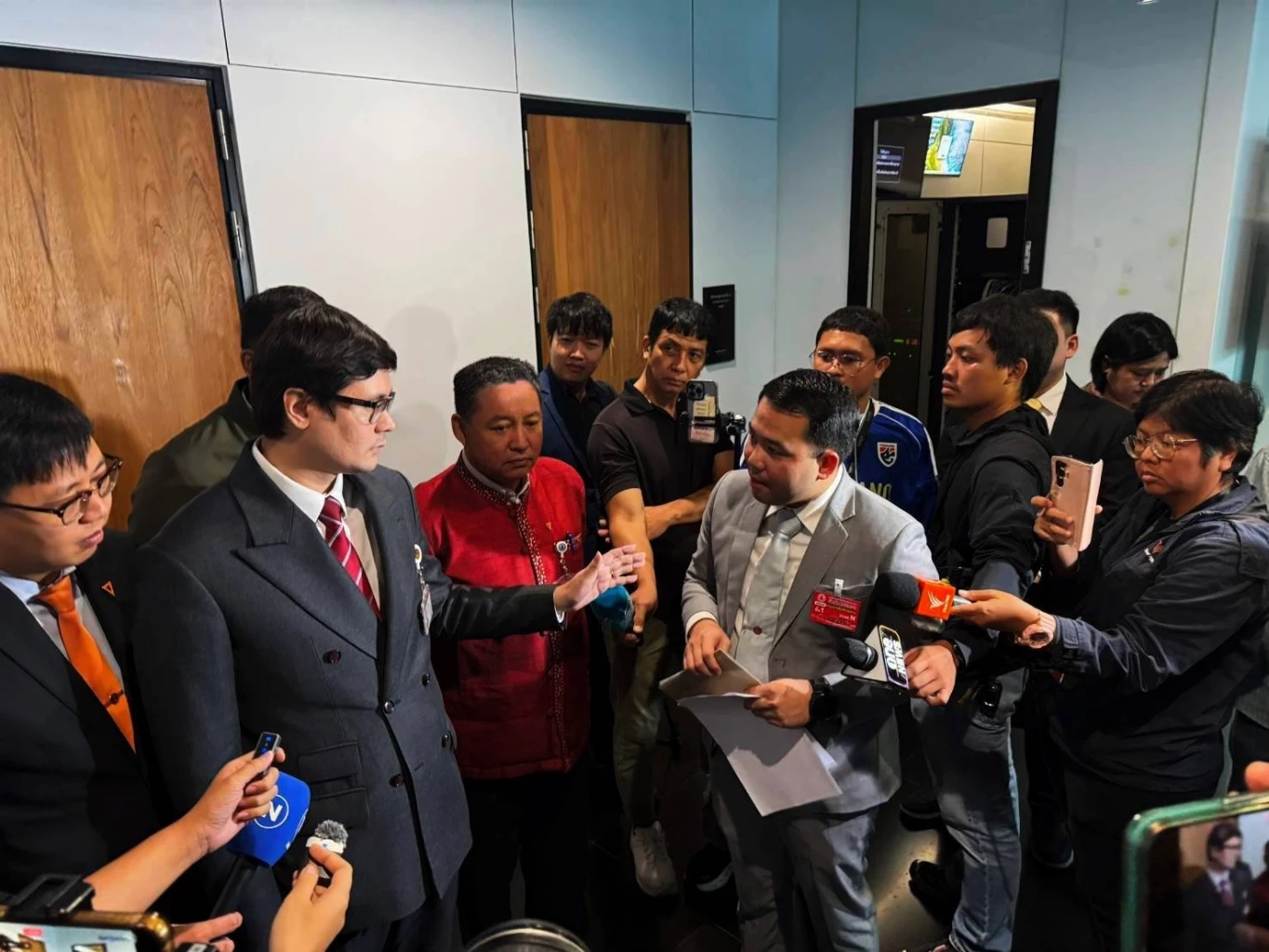 \"ธนดล\" ยัน รู้ทุกเรื่องความสัมพันธ์ \"เบน สมิธ-ธรรมนัส\" ท้า \"โรม\" หากมีหลักฐานไปแจ้งความ