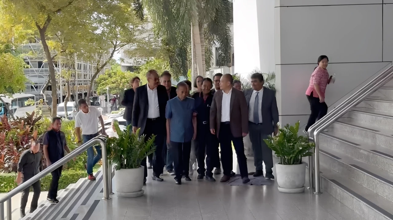 ศาลสั่งจำคุกไม่รอลงอาญา 5 แกนนำ นปช.ไล่รัฐบาลอภิสิทธิ์