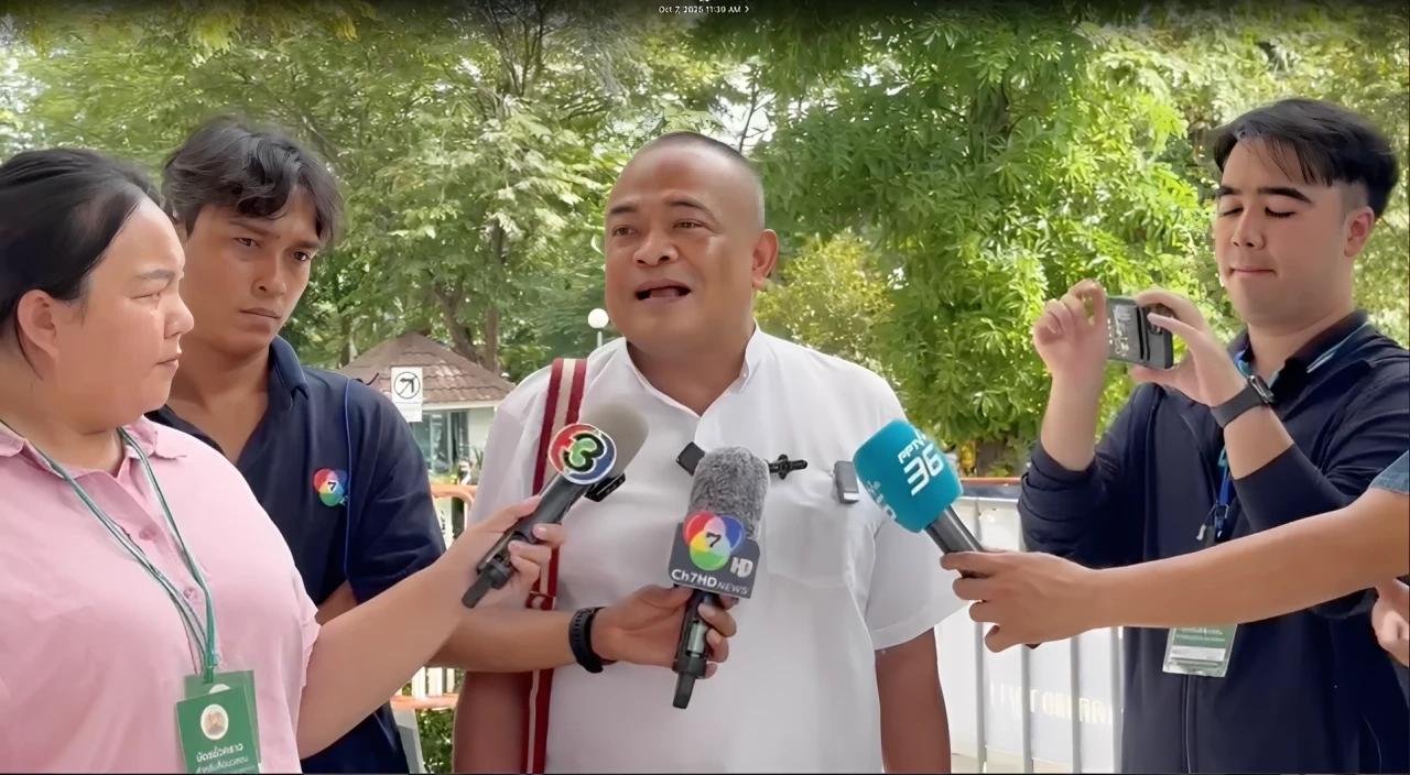 นายจตุพร พรหมพันธุ์