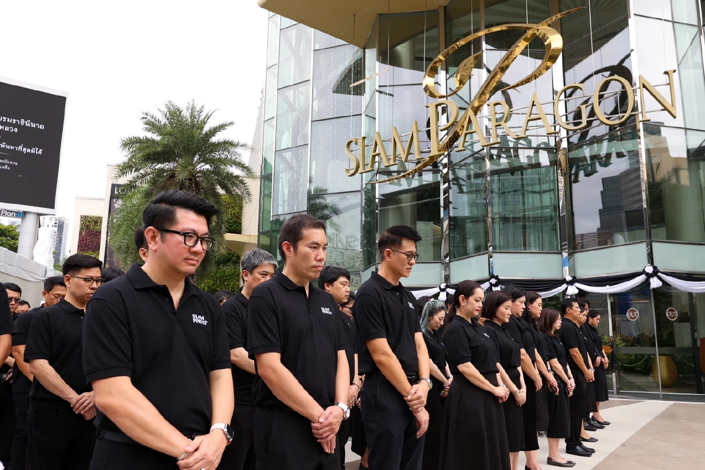 สยามพิวรรธน์ ตักบาตร 93 รูป ถวายพระราชกุศล สัตตมวาร สมเด็จพระพันปีหลวง