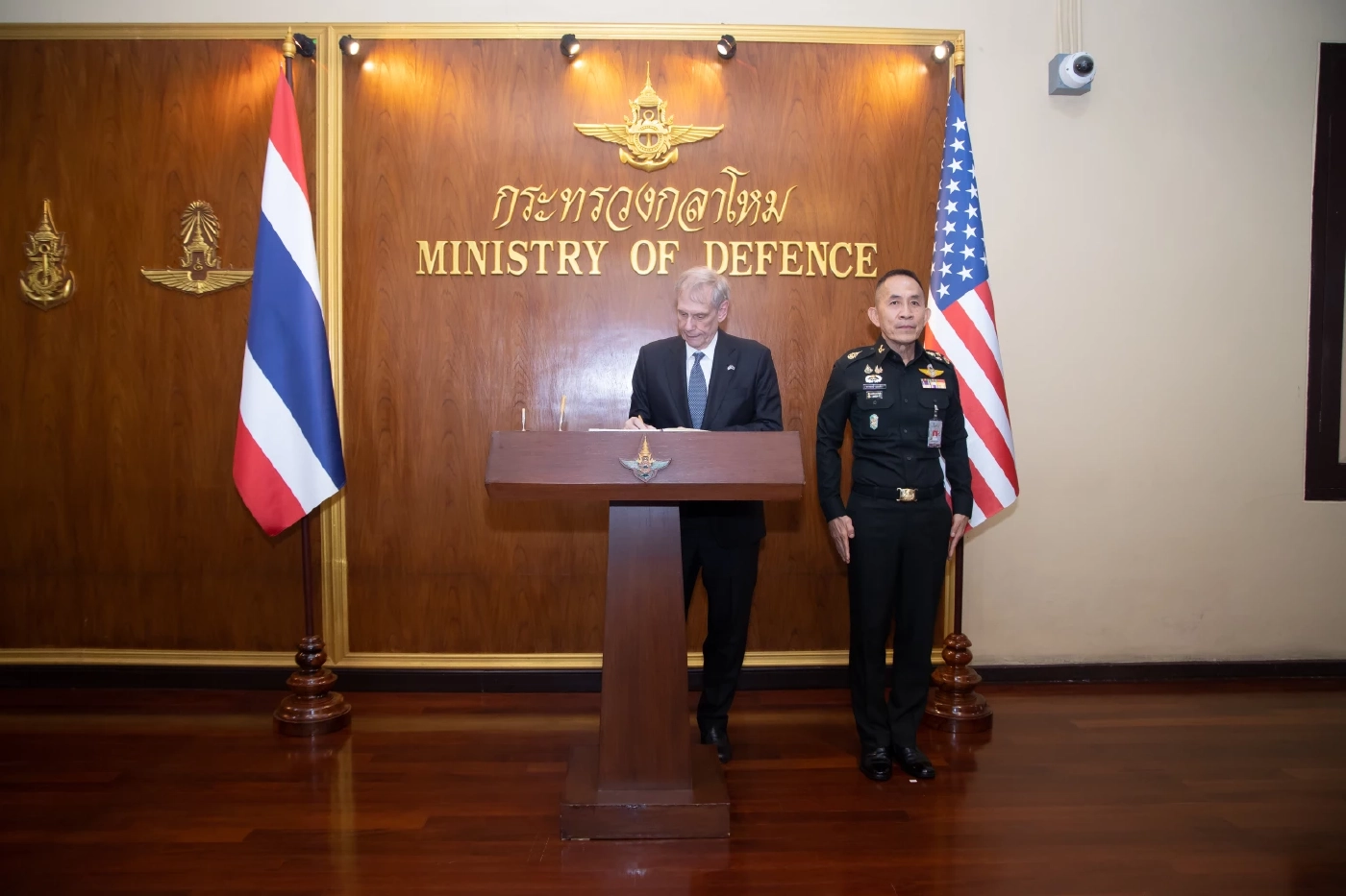 "ทูตสหรัฐฯ" เข้าพบ "บิ๊กเล็ก" ขอบคุณ สนับสนุนการเจรจาหยุดยิง "ไทย–กัมพูชา"