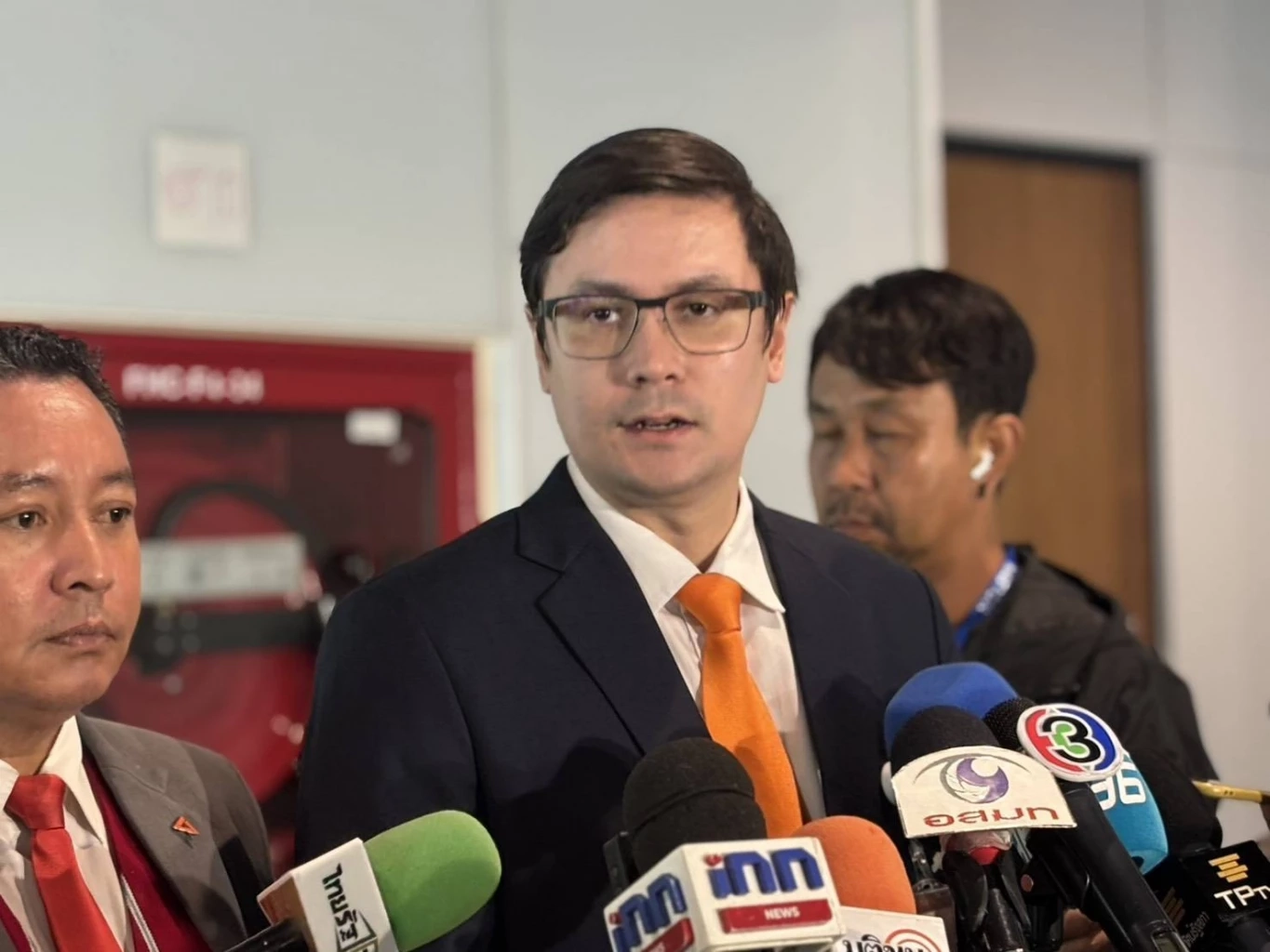 \"โรม\" ชี้ ไทยกำลังเผชิญปัญหา \"ทุนเทากำลังจะยึดชาติ\" ควรสนับสนุนคนเปิดโปง ไม่หวั่นโดนนิติสงครามปิดปาก