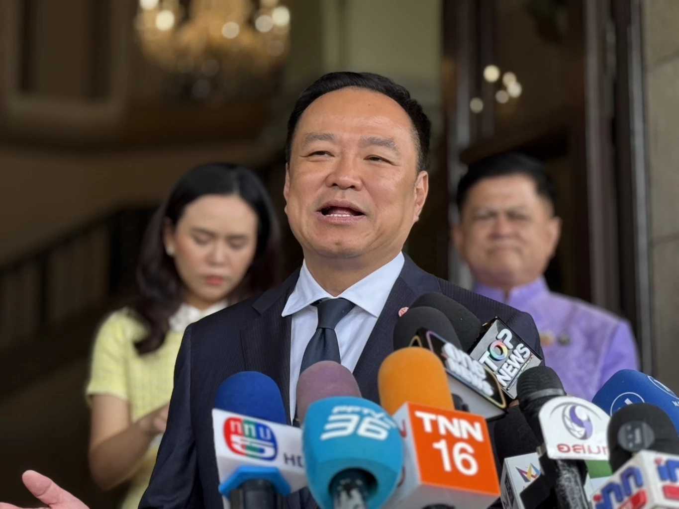 นายอนุทิน ชาญวีรกูล นายกรัฐมนตรี