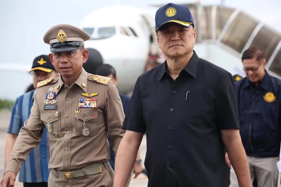 นายอนุทิน ชาญวีรกูล นายกรัฐมนตรีของไทย