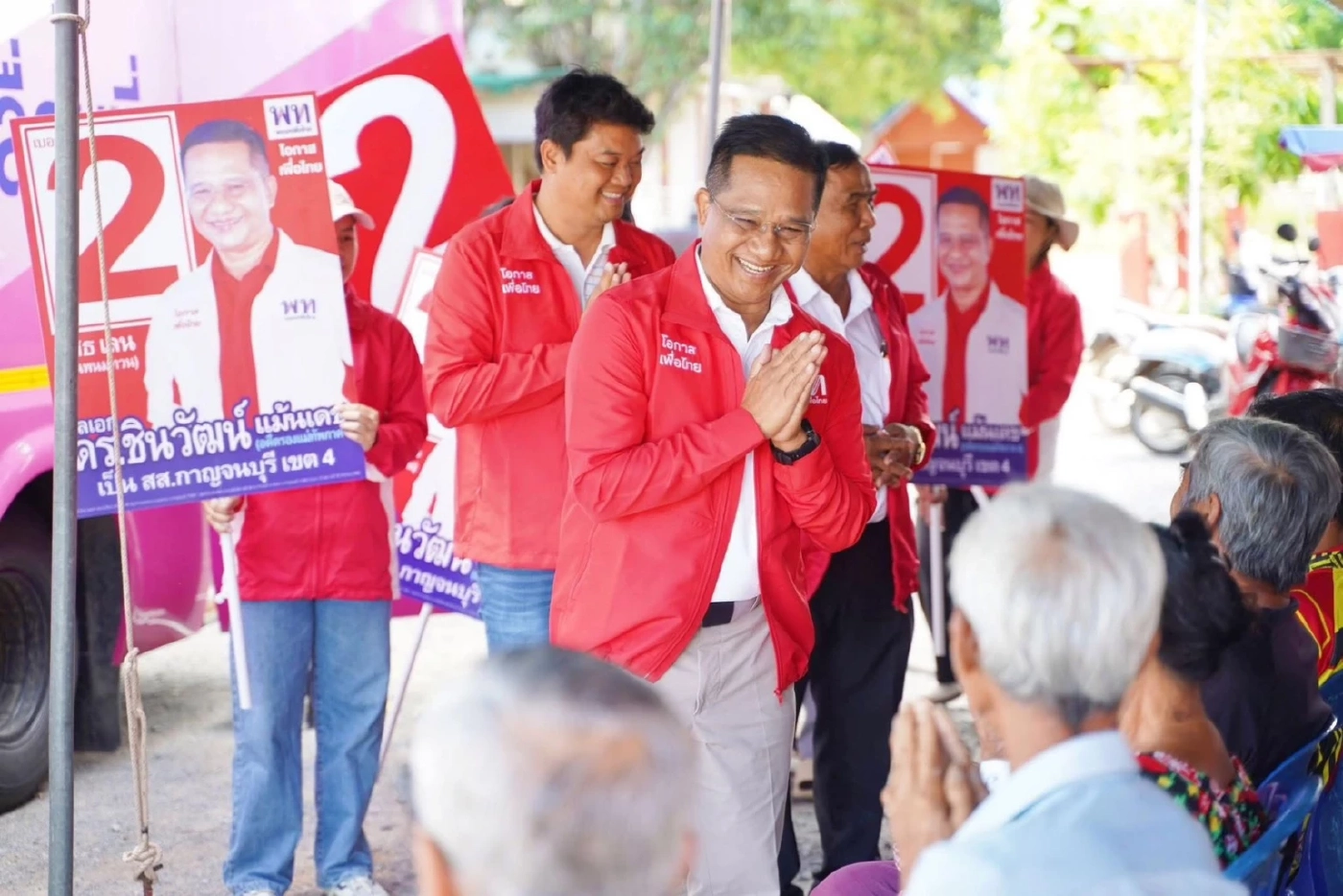 พล.อ.ชินวัฒน์ แม้นเดช ผู้สมัครจากพรรคเพื่อไทย 