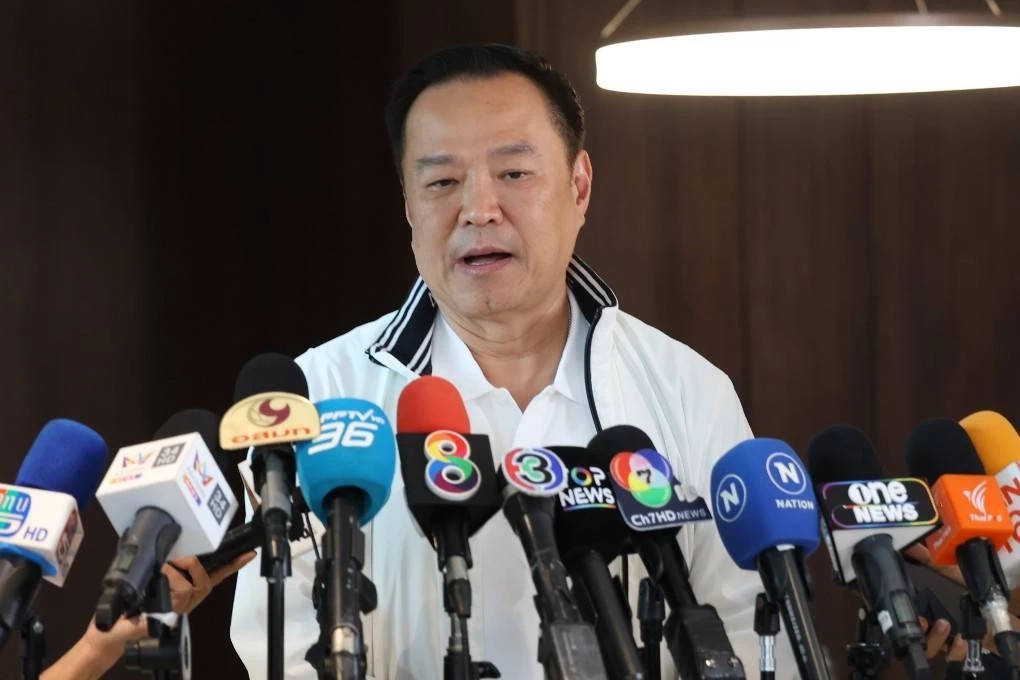 นายอนุทิน ชาญวีรกูล นายกรัฐมนตรี