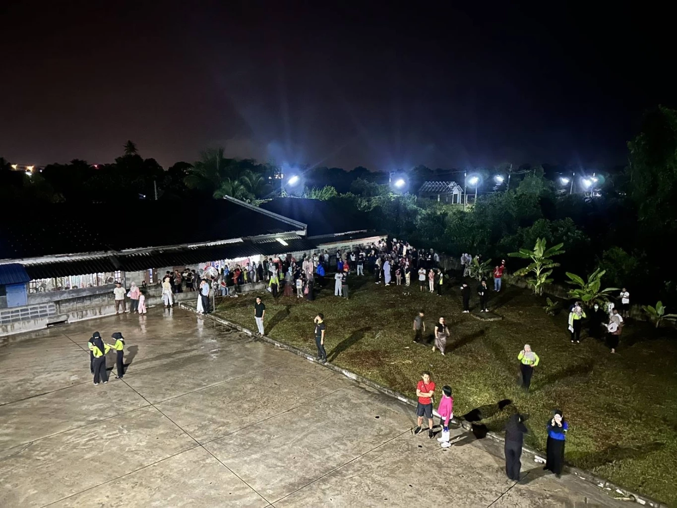 ด่วน! 8 โจรบุกปล้นร้านทองห้างดัง สุไหงโก-ลก อุกอาจยิงทหารเจ็บ