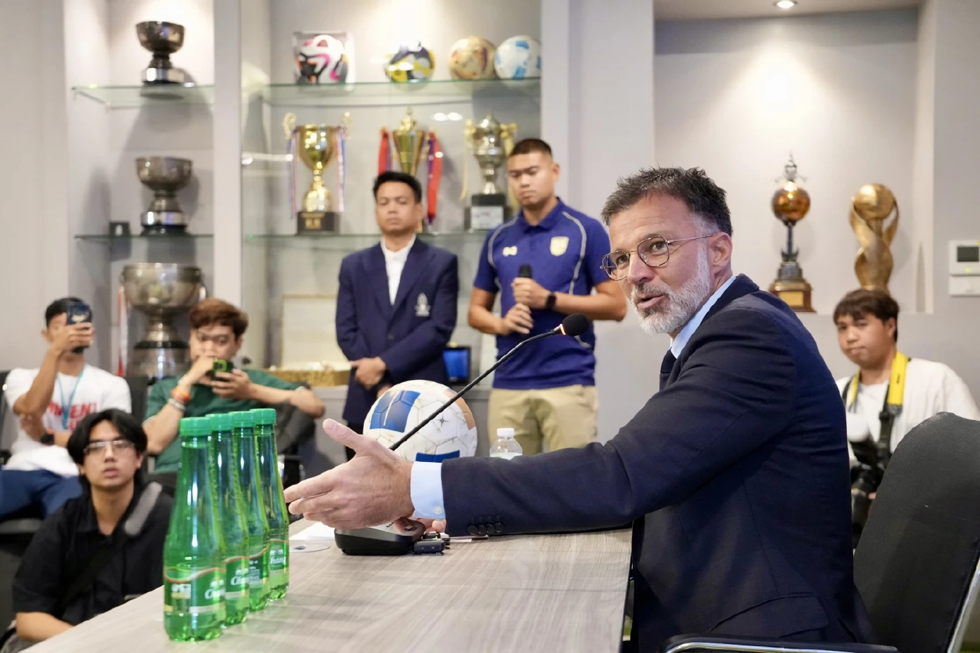 เปิดวิสัยทัศน์ แอนโธนี ฮัดสัน กุนซือใหม่ ทีมชาติไทย มั่นใจพาช้างศึกบรรลุเป้าหมาย