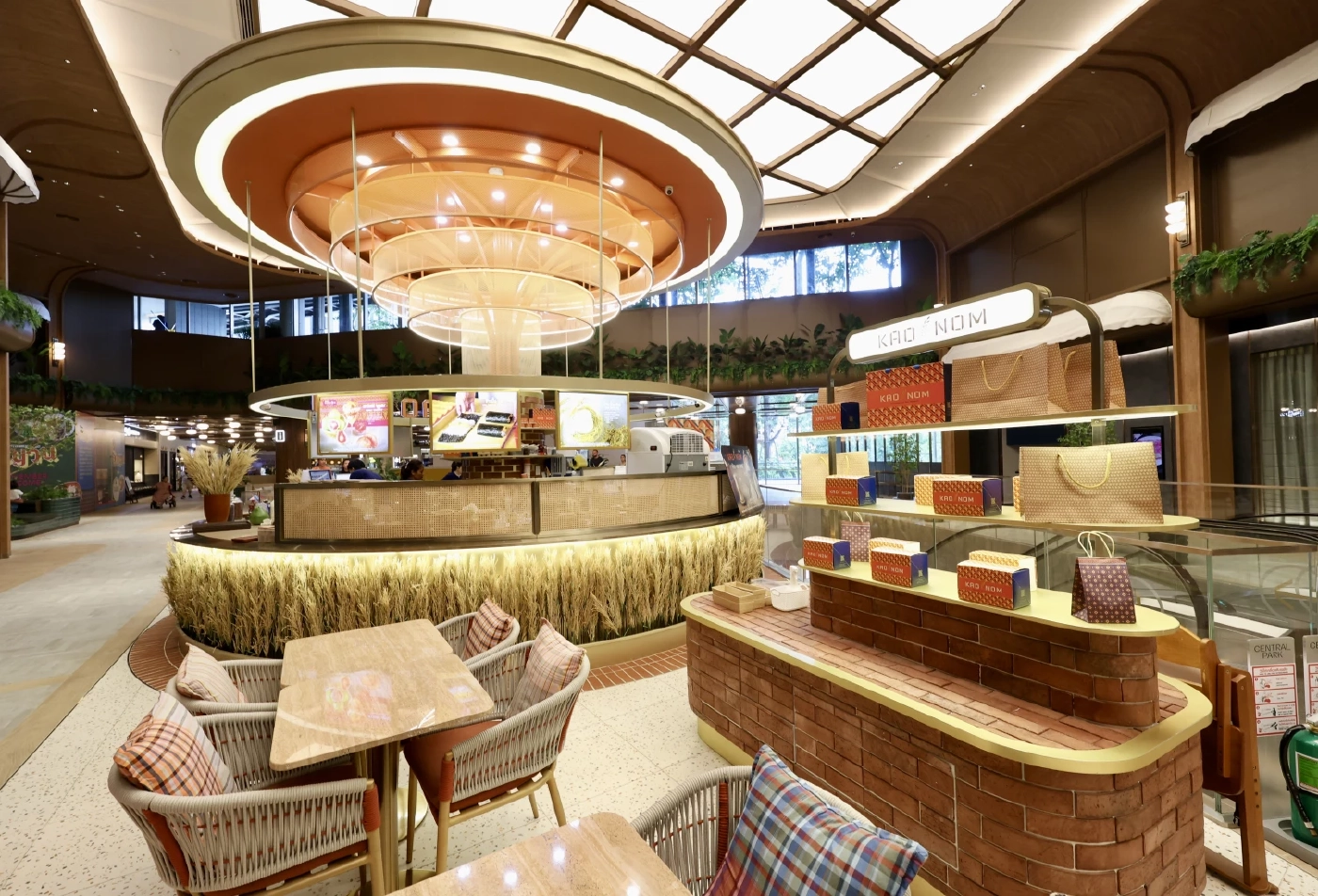 KAO NOM (ข้าวนม) ร้านขนมไทยร่วมสมัย ฝีมือ "เชฟเดช" คิ้วคชา