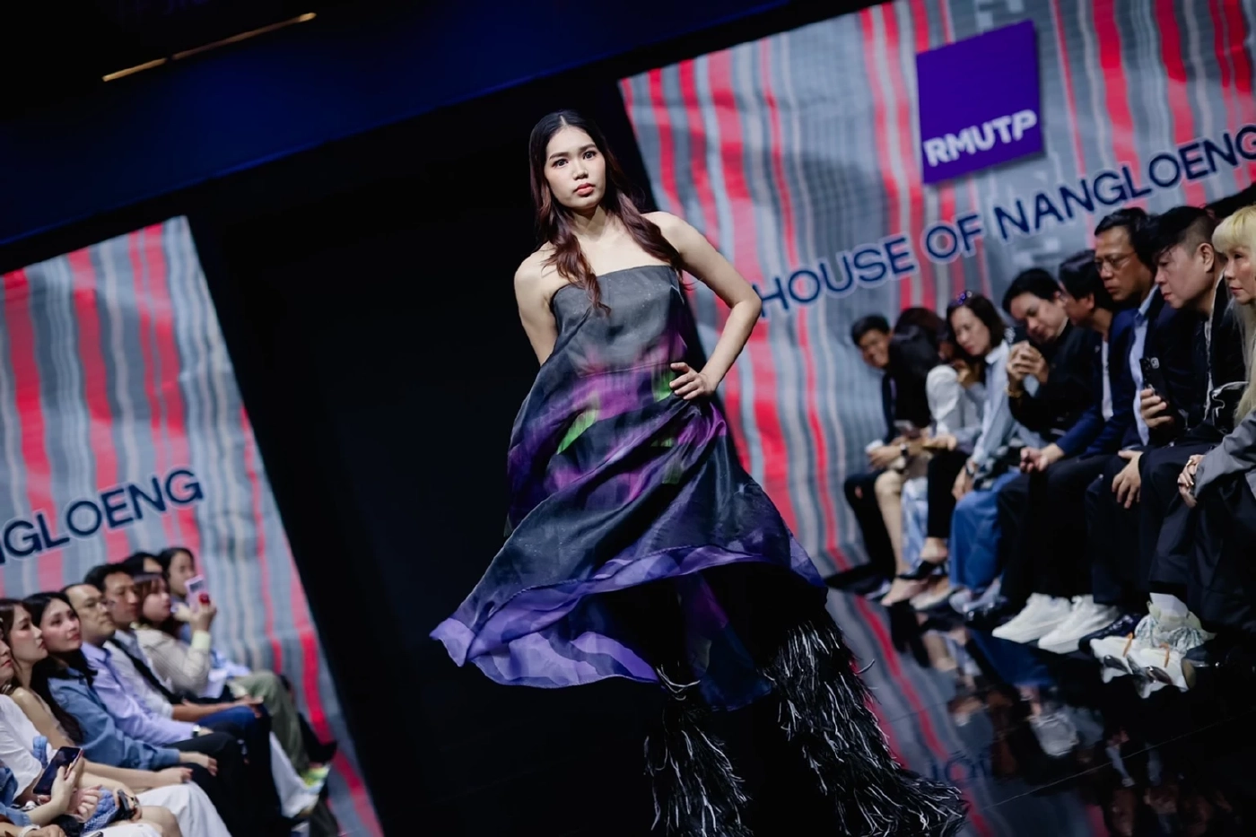 สยามเซ็นเตอร์ ร่วมกับ การท่องเที่ยวแห่งประเทศไทย และ เอปสัน ประเทศไทย  เปิดเวที Bangkok International Fashion Week 2025 –Visionary Stage at Siam Center สนับสนุนยังก์ดีไซเนอร์ ชูพลังไทยสร้างสรรค์จากผ้าไทยท้องถิ่นทั่วประเทศ